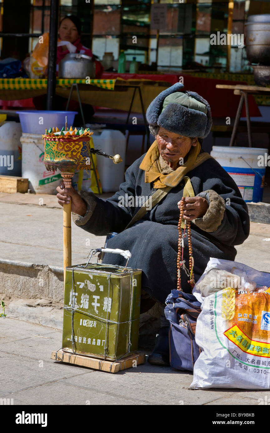 Nomadic Tibetan pilgrim with prayer wheel and beads Lhasa Tibet. JMH4581 Stock Photo