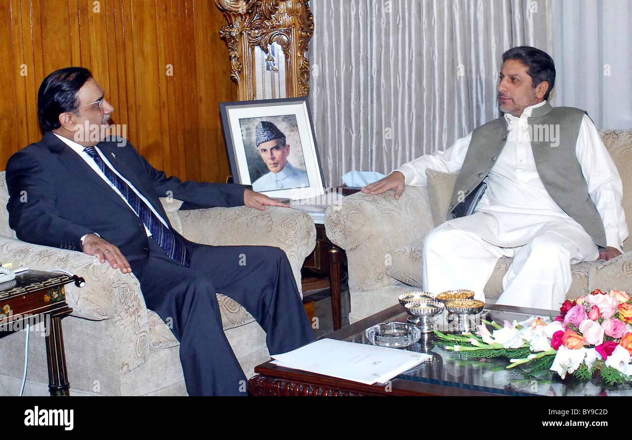 President, Asif Ali Zardari in meeting with Balochistan Governor, Nawab Zulfiqar Ali Magsi at Aiwan-e-Sadr in Islamabad Stock Photo