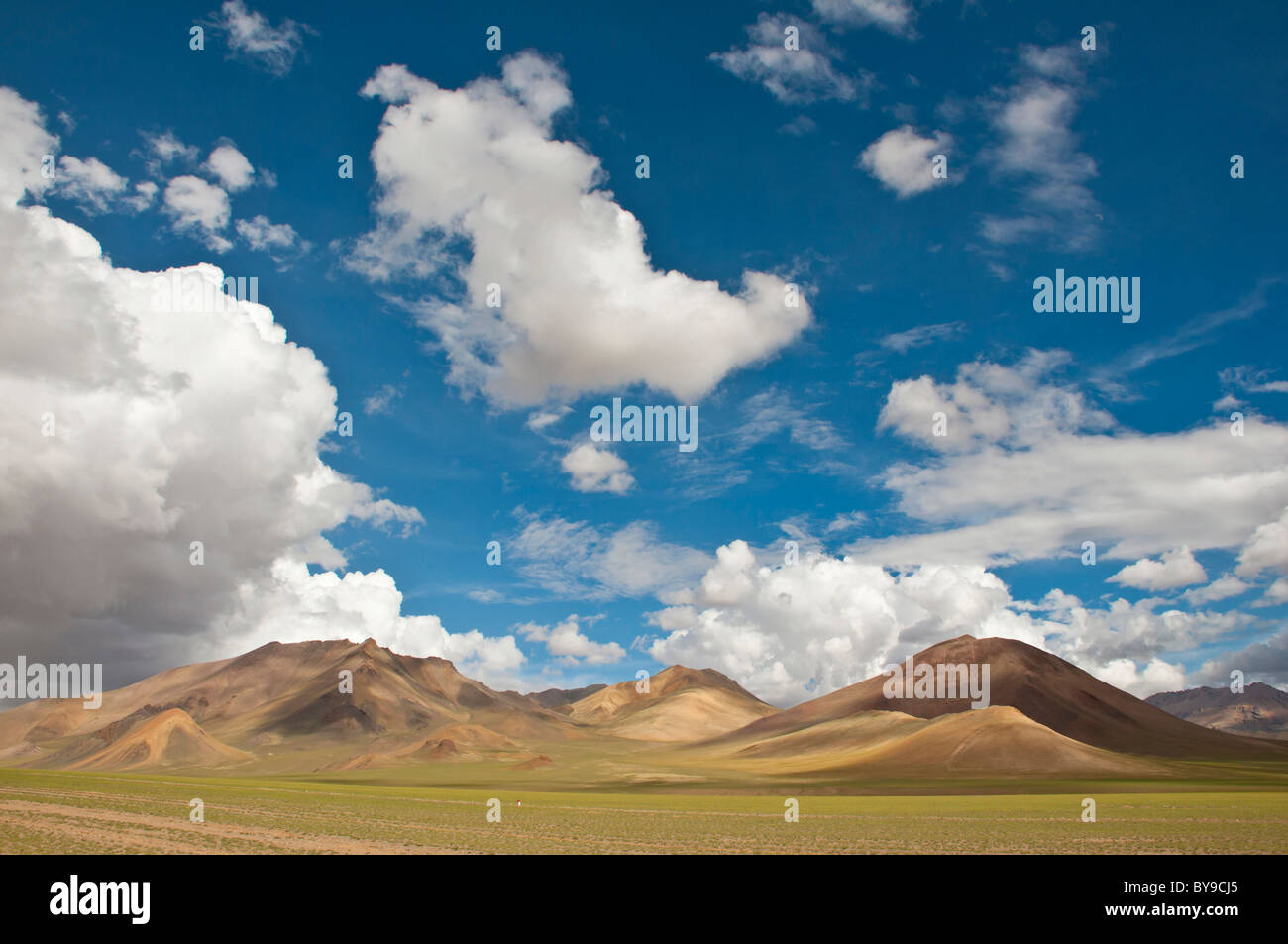 Spectacular clouds in the sky along the road from Ali to Gerze, West Tibet, Tibet, Central Asia Stock Photo