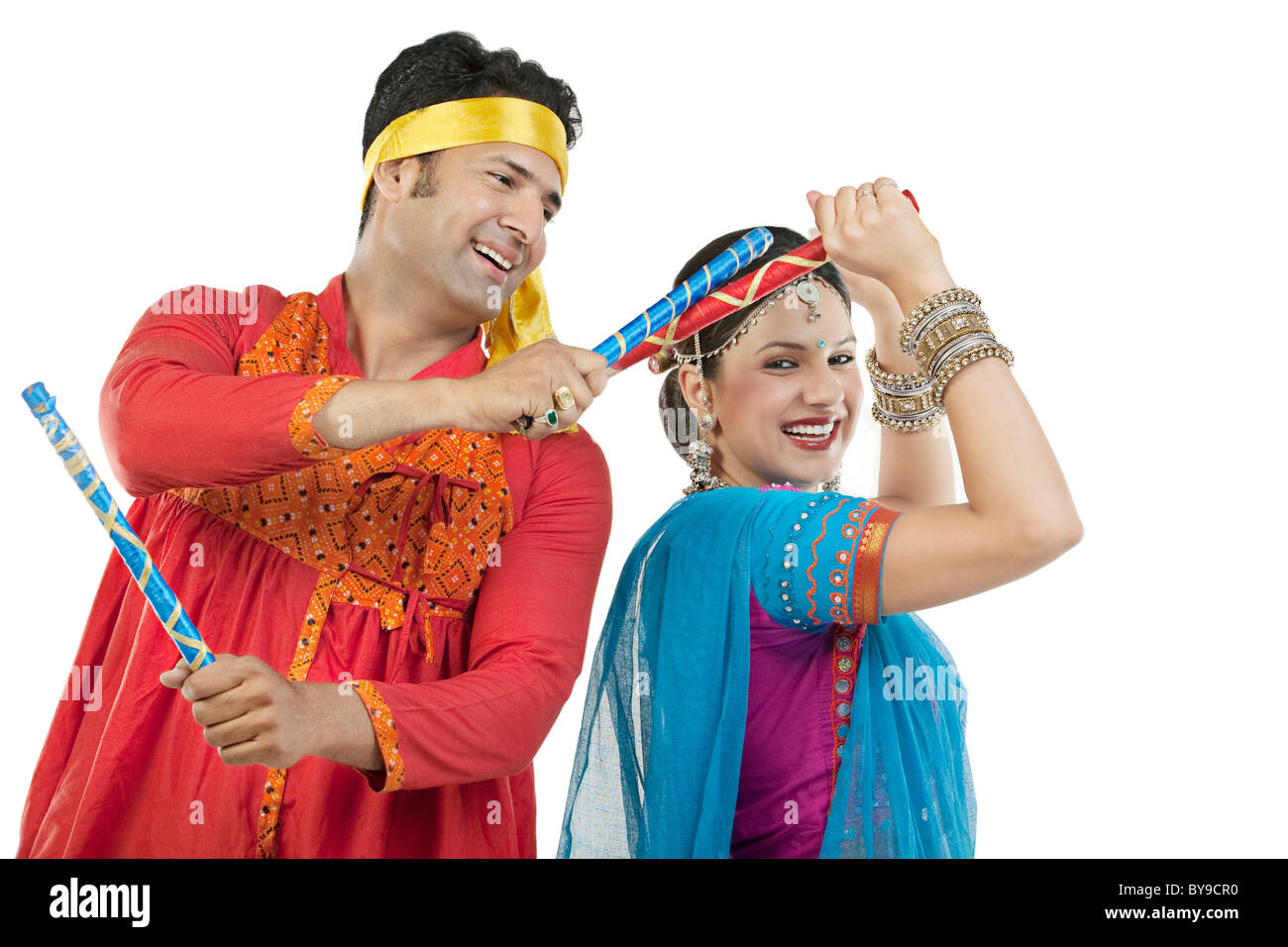 Gujarati couple performing dandiya dance Stock Photo - Alamy