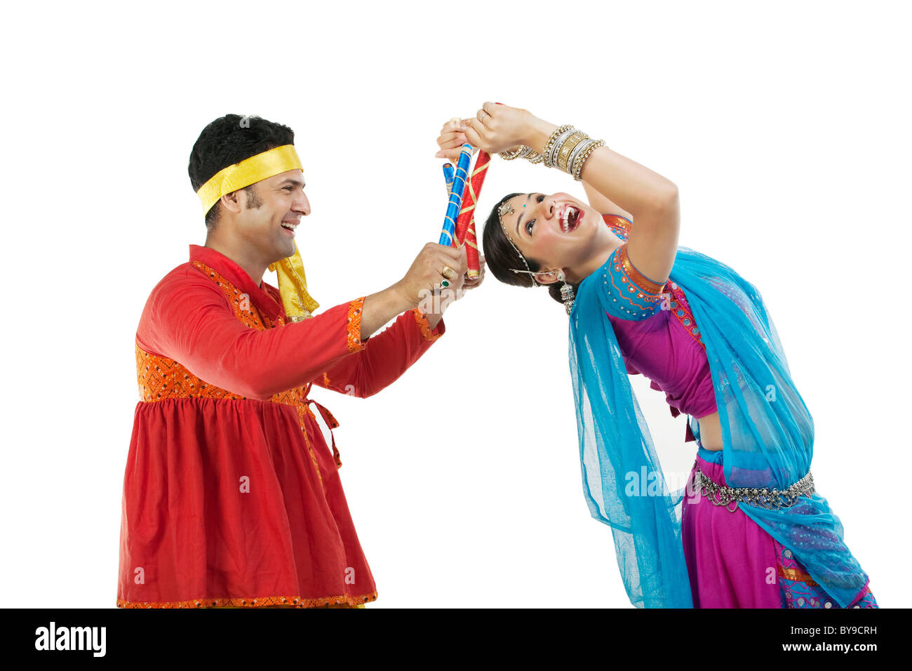 Gujarati couple performing dandiya dance Stock Photo - Alamy