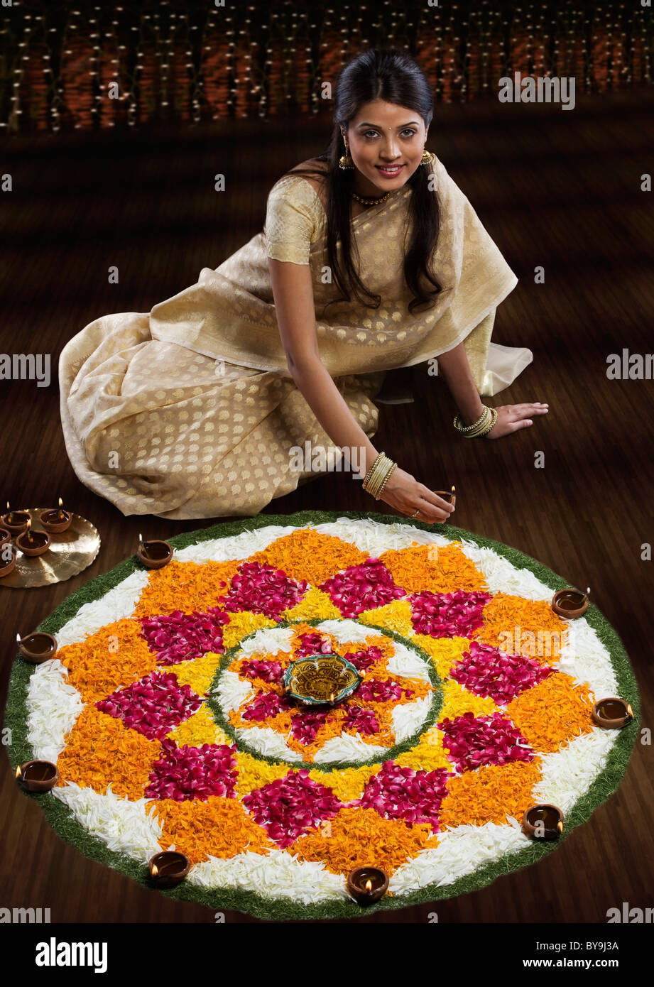 Ladies sari full length hi-res stock photography and images - Alamy