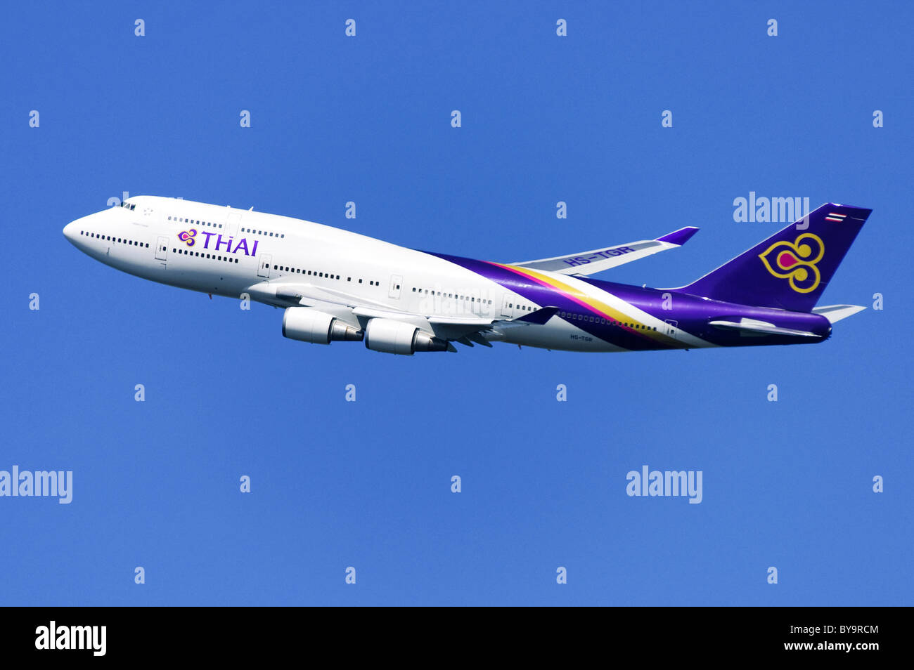 Boeing 747 operated by Thai Airways climbing out after take off from London Heathrow Airport Stock Photo