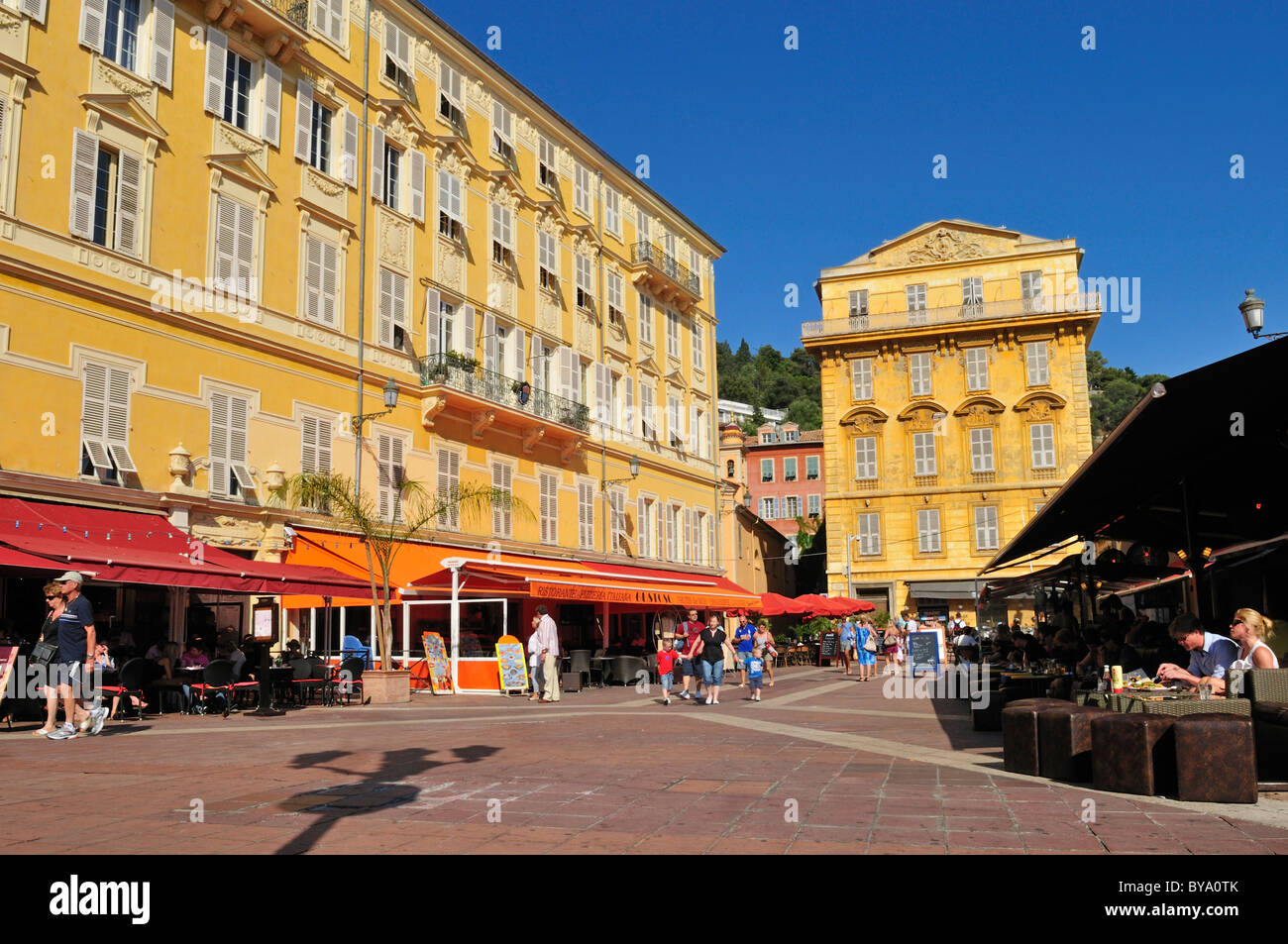 Restaurants and pavement cafes at Cours Saleya, Nice, Nizza, Cote d'Azur, Alpes Maritimes, Provence, France, Europe Stock Photo