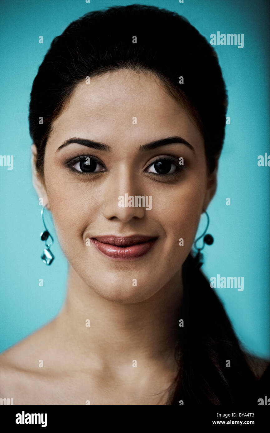 Portrait of a girl smiling Stock Photo - Alamy