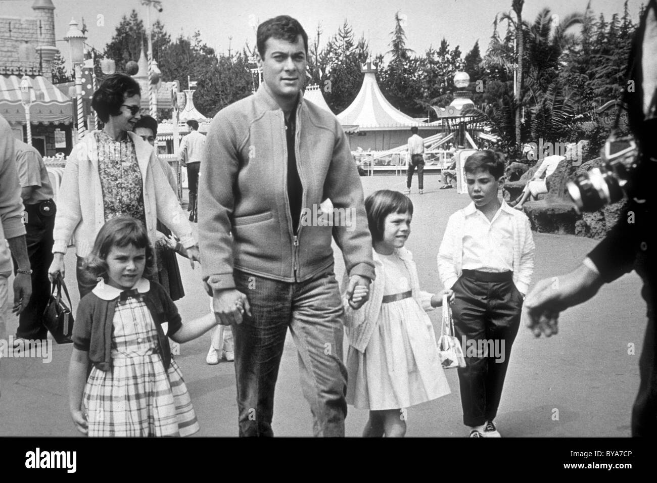 Tony Curtis at Disneyland with his daughter Kelly Curtis and Claire Wilcox with whom he plays in 40 Pounds of trouble Year Stock Photo