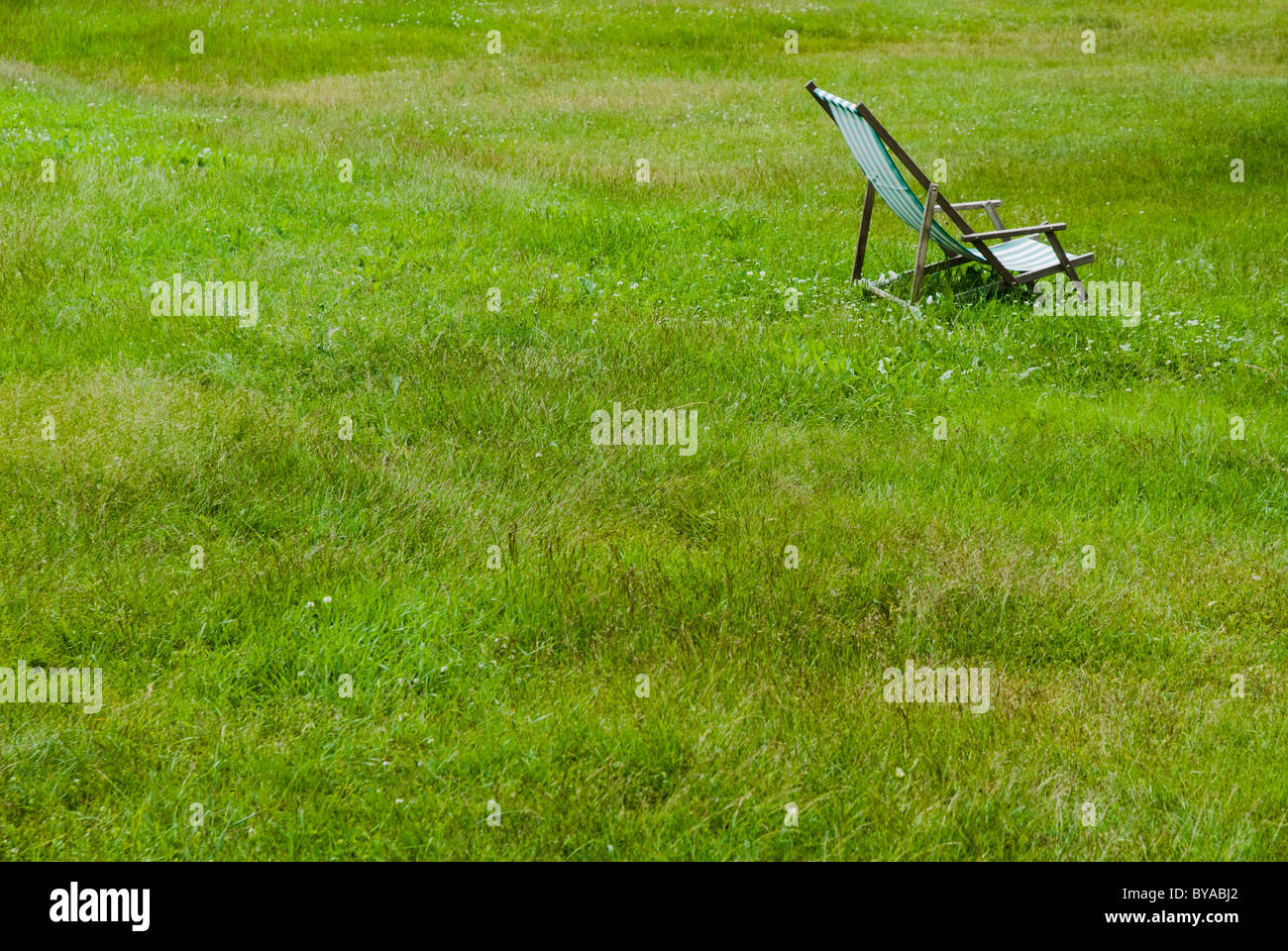 Empty deck chair hi-res stock photography and images - Alamy