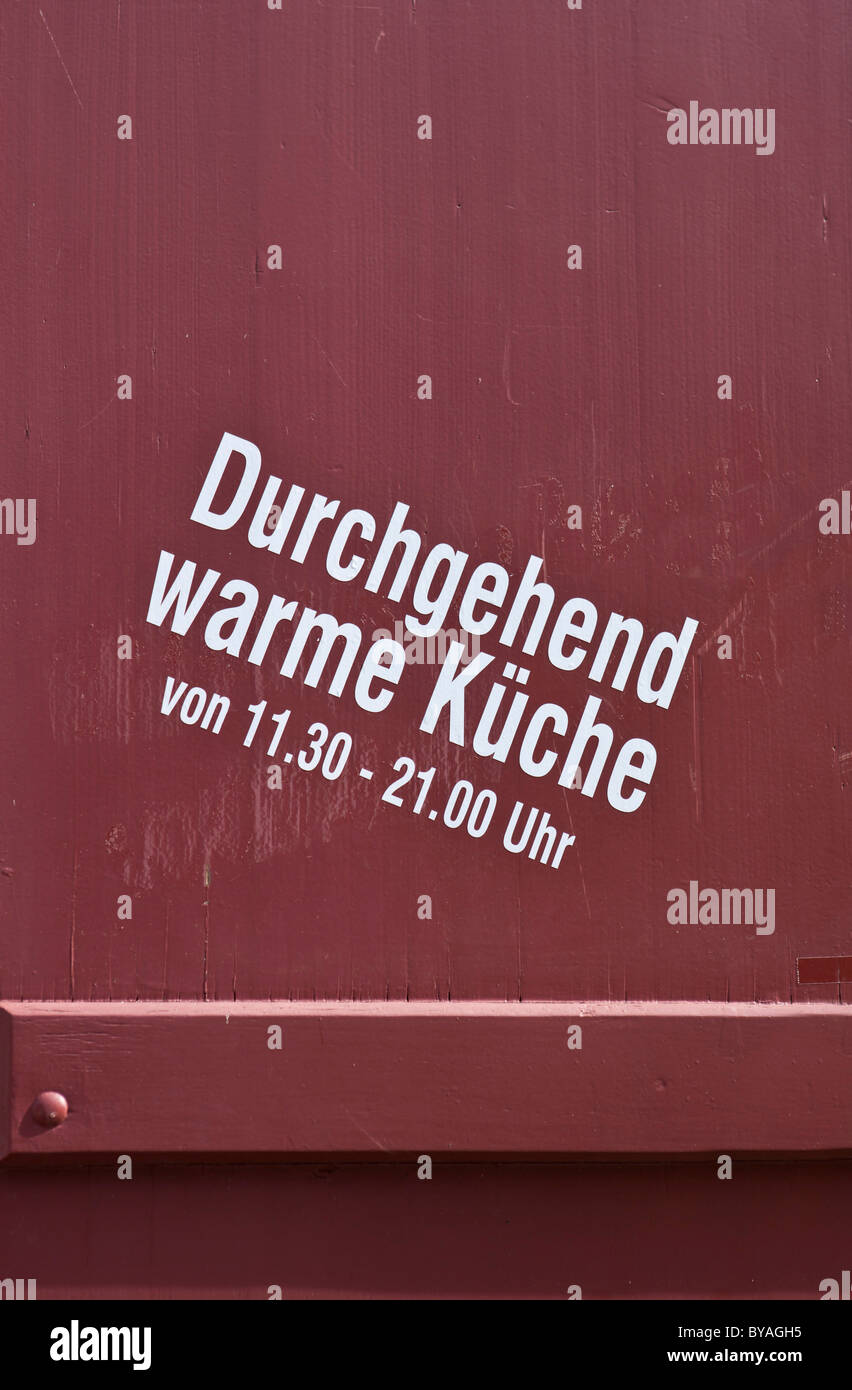 Lettering 'Durchgehend warme Kueche', German for 'Hot meals served all day long', restaurant in the historic district, Stock Photo