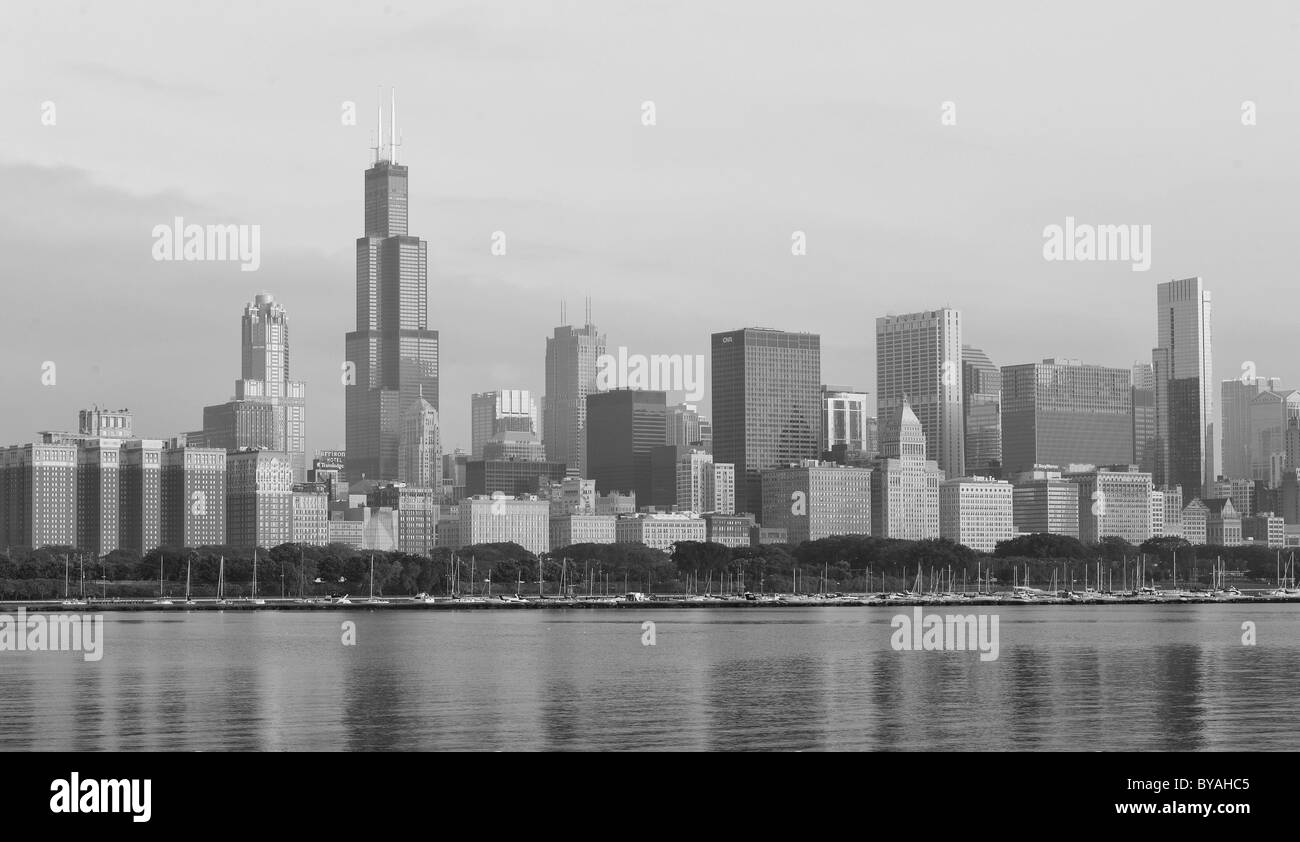 Black and white, fog mood in the morning, 311 South Wacker, Aon Center, 77 West Wacker Drive, skyline, Legacy at Millennium Park Stock Photo