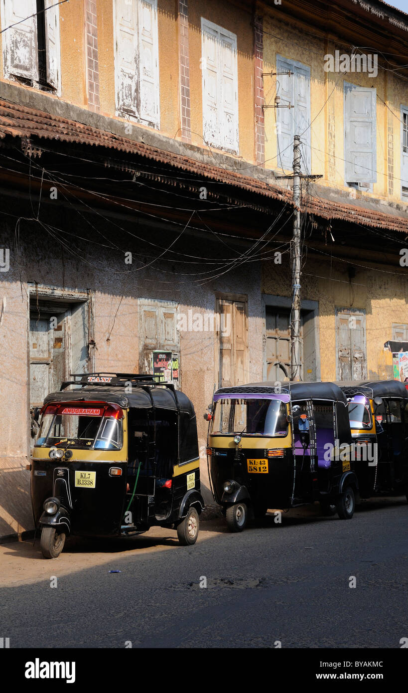 Street scene with tuk tuks waiting for fares Mattancherry, Cochin, Kerala, India Stock Photo