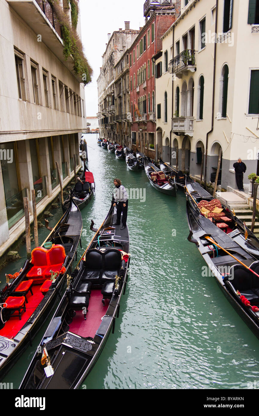 Gondola gondolas venice hi-res stock photography and images - Alamy