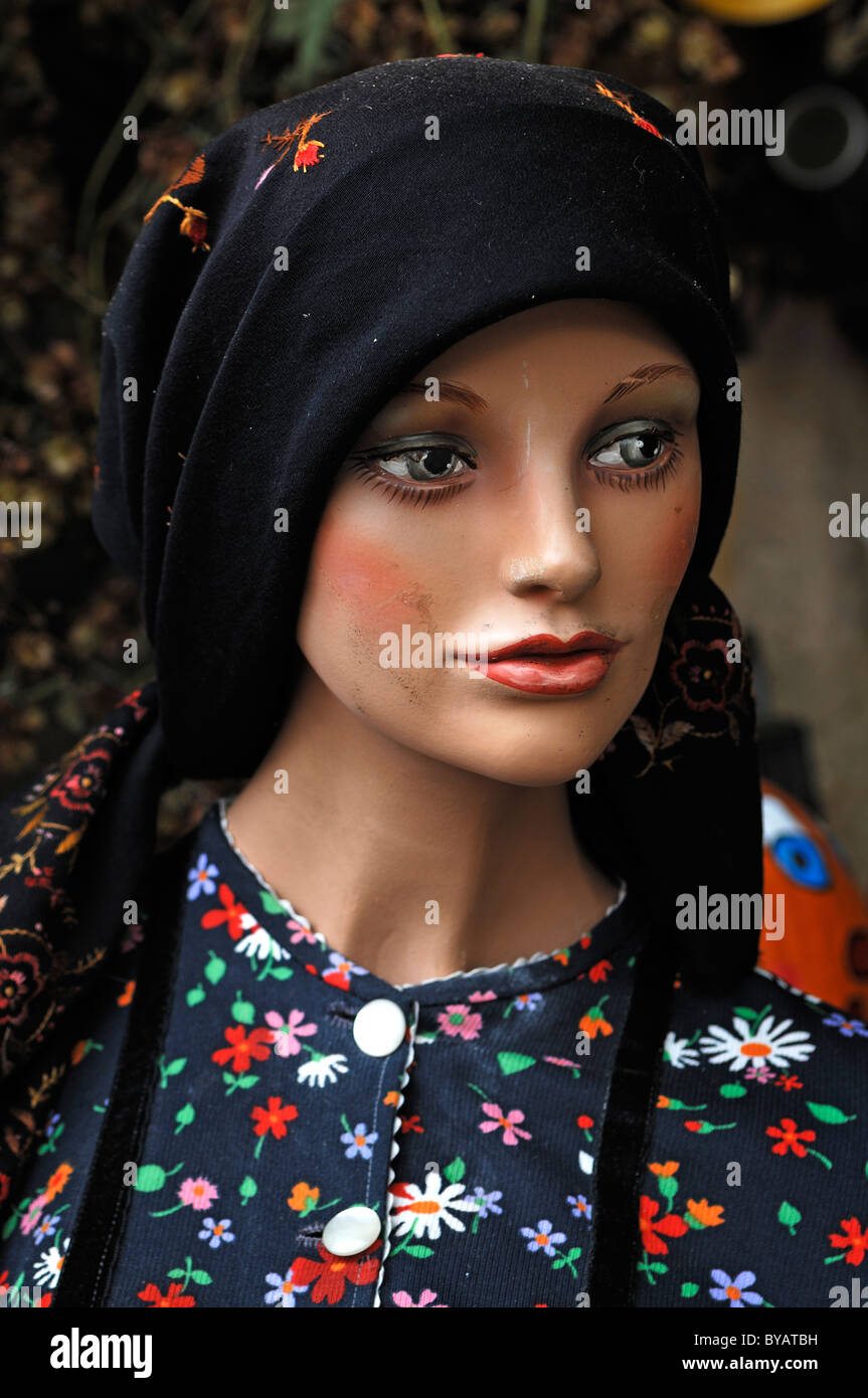 Female mannequin from the 1950s in traditional Frankish costume