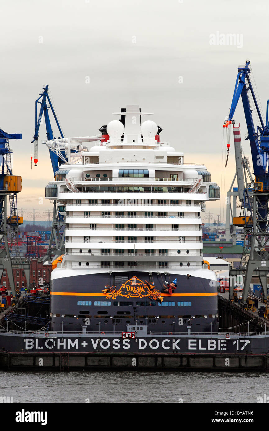 Ship, cruiser, big cruise liner 'Disney Dream' in dock 17 in Hamburg harbour at river Elbe, Blohm and Voss shipyard in Hamburg Stock Photo