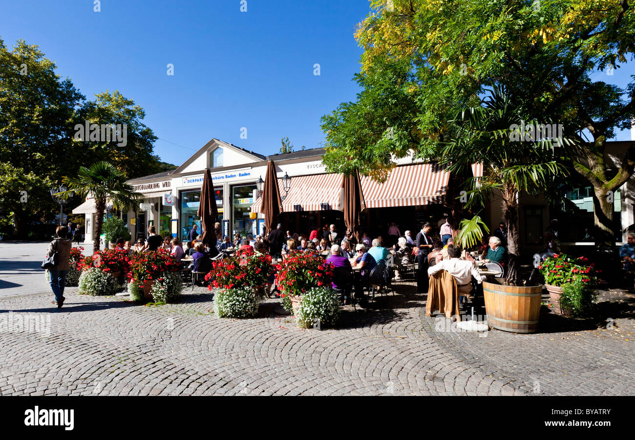 Tourists sitting in a garden cafe, Sophienstrasse, Baden-Baden, Baden-Wuerttemberg,  Germany, Europe Stock Photo - Alamy
