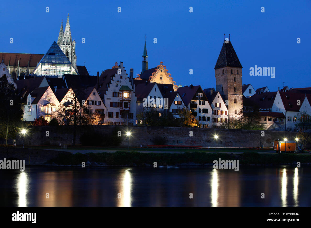 Metzgerturm tower and the spire of Ulmer Muenster, Ulm Cathedral, at ...