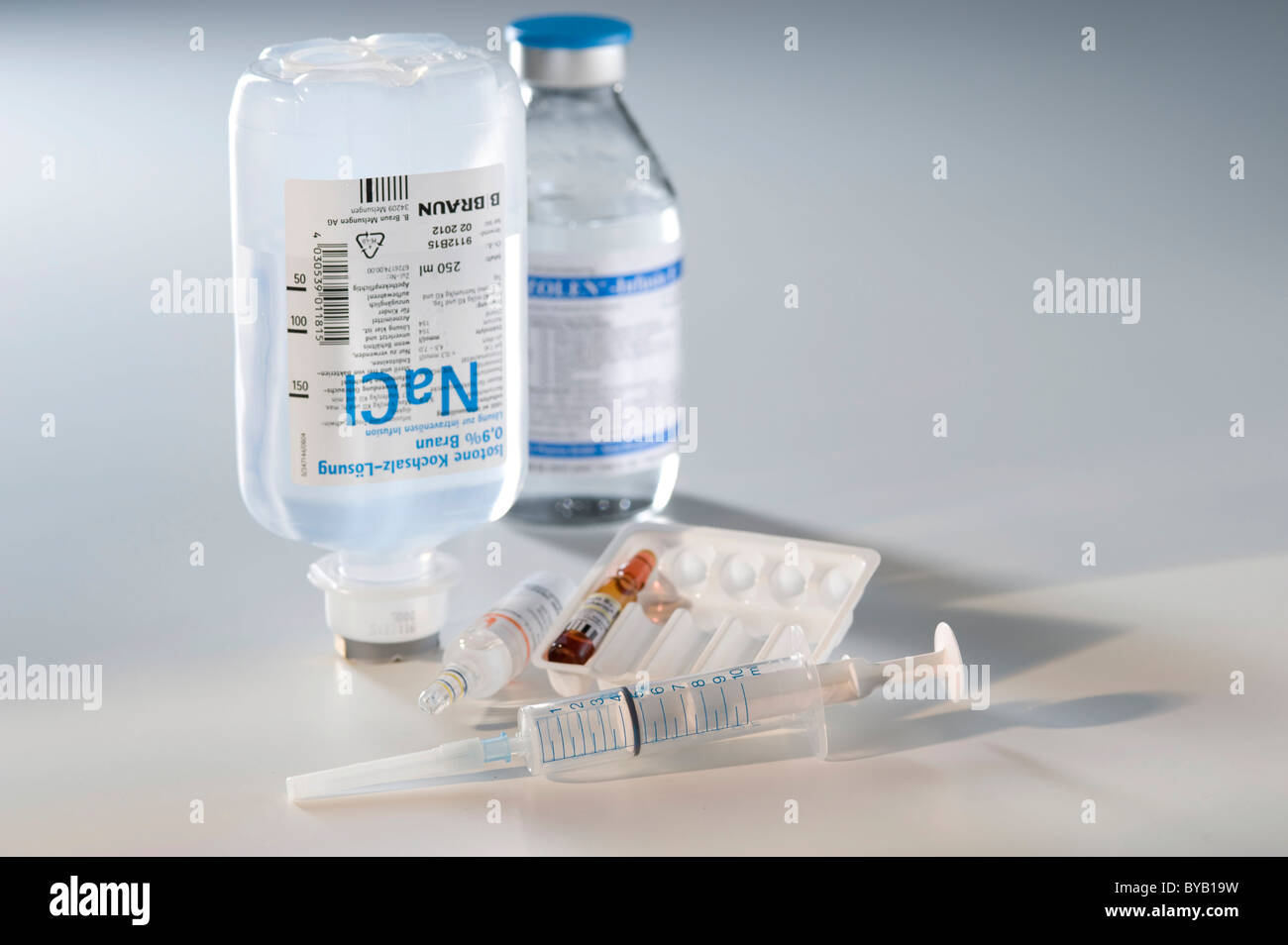 Syringe, infusion solution, ampoule, ampule Stock Photo Alamy