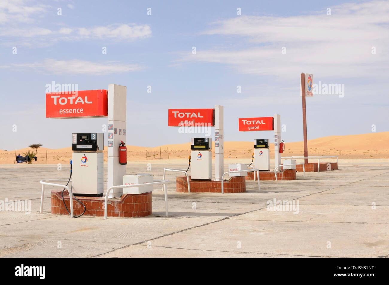 Total fuel station in the Sahara desert, between Nouadhibou and Nouakchott, Mauritania, northwestern Africa Stock Photo