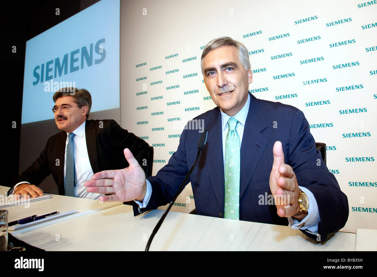 Peter Loescher, right, CEO of Siemens AG, and Jo Kaeser, left, Chief Financial Officer, during the press conference on financial Stock Photo