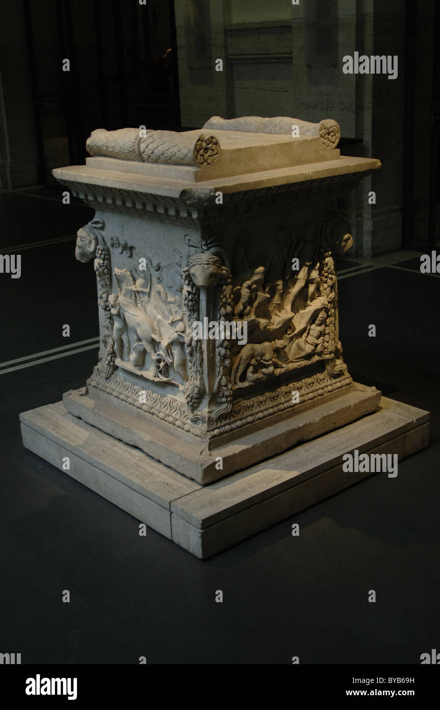 Roman art. Italy. Altar of Mars and Venus in marble lunense Stock Photo
