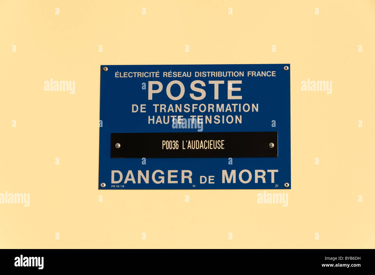Electricity substation warning sign hires stock photography and images
