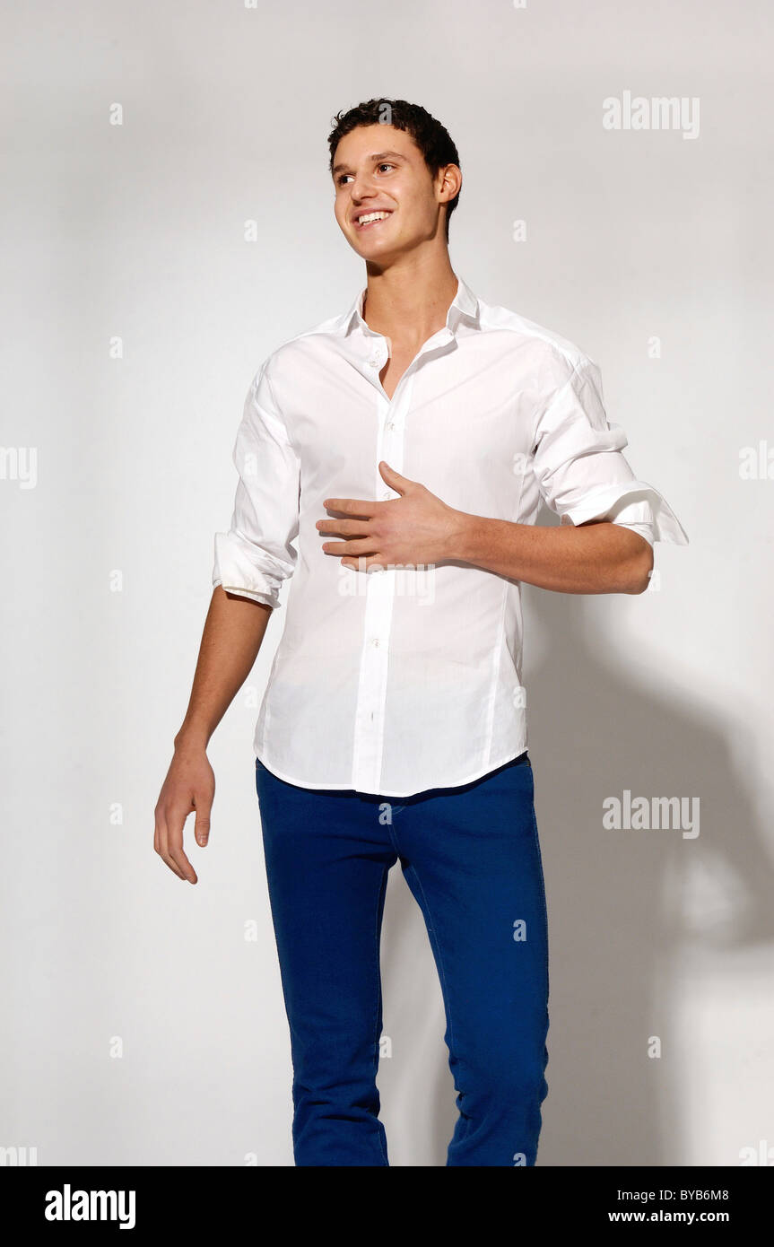 man in white shirt and blue jeans