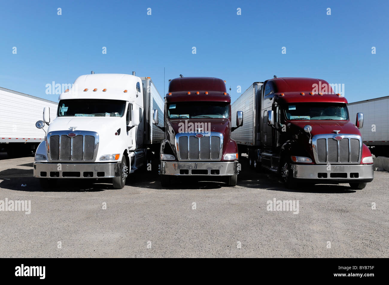American lorry side view hi-res stock photography and images - Alamy
