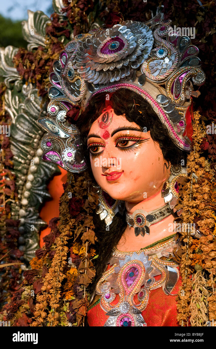 Statue of a Hindu goddess on the side of a road, Calcutta, Kolkata, India, Asia Stock Photo