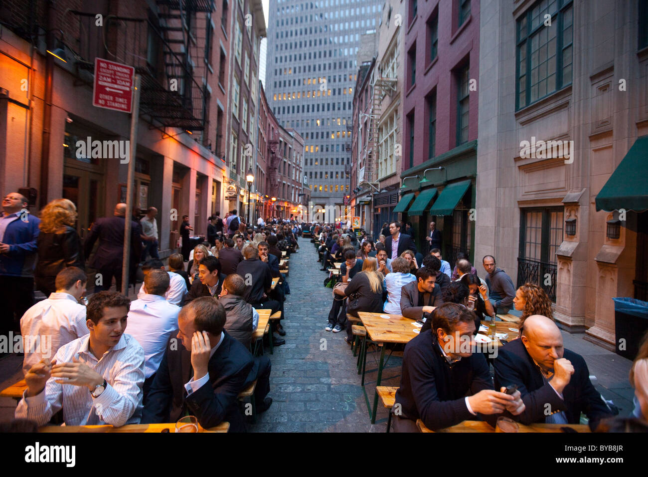 Outdoor seating at Stone Street Restaurants in Downtown Manhattan Stock Photo