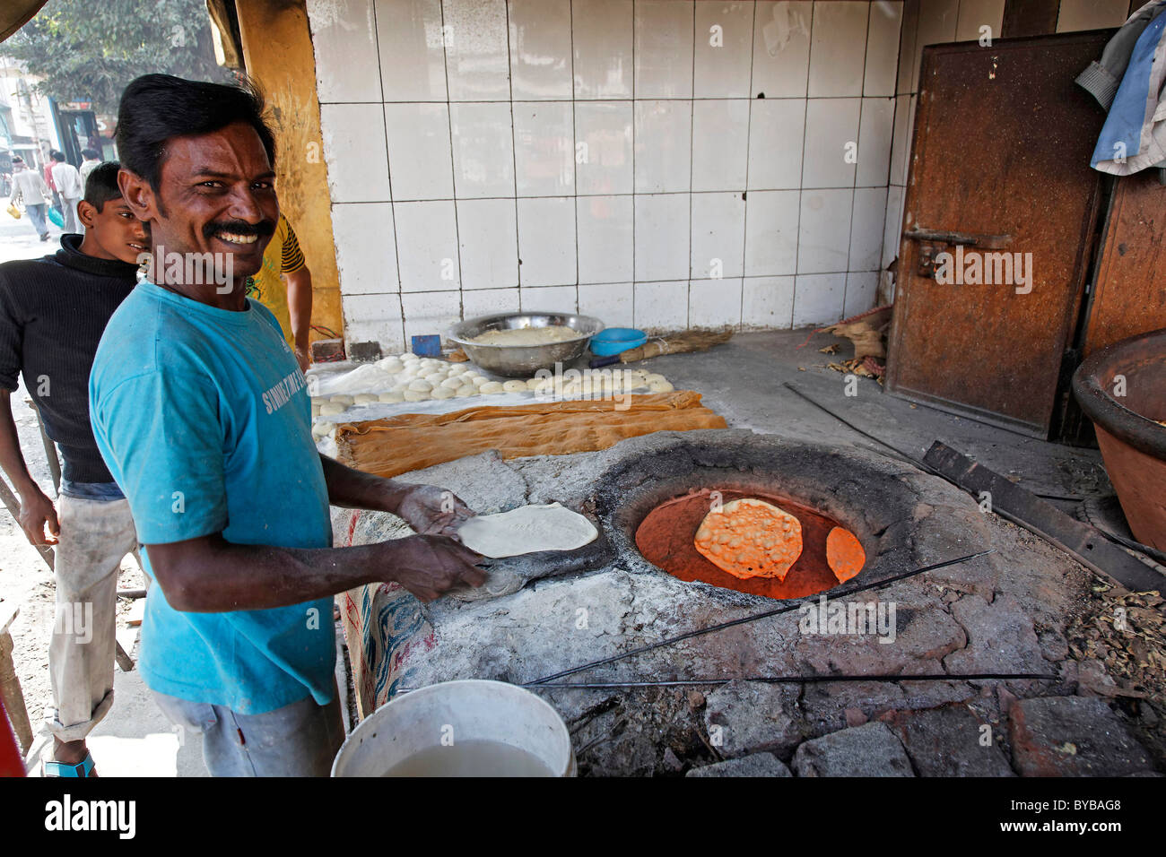 Naan clay oven hi-res stock photography and images - Alamy