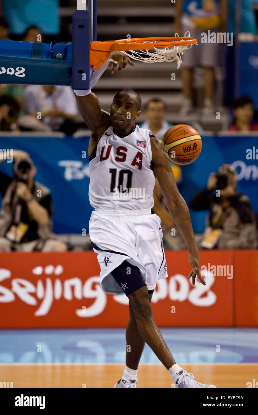 USA's Kobe Bryant slam dunks a shot against Greece during their Olympic  men's basketball preliminary round game in Beijing August 14, 2008. USA won  92-69. (UPI Photo/Stephen Shaver Stock Photo - Alamy