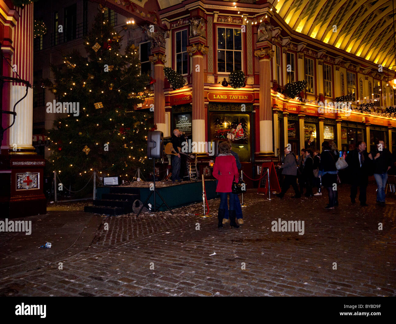 Lamb Tavern, Leadenhall market at Xmas time Stock Photo Alamy