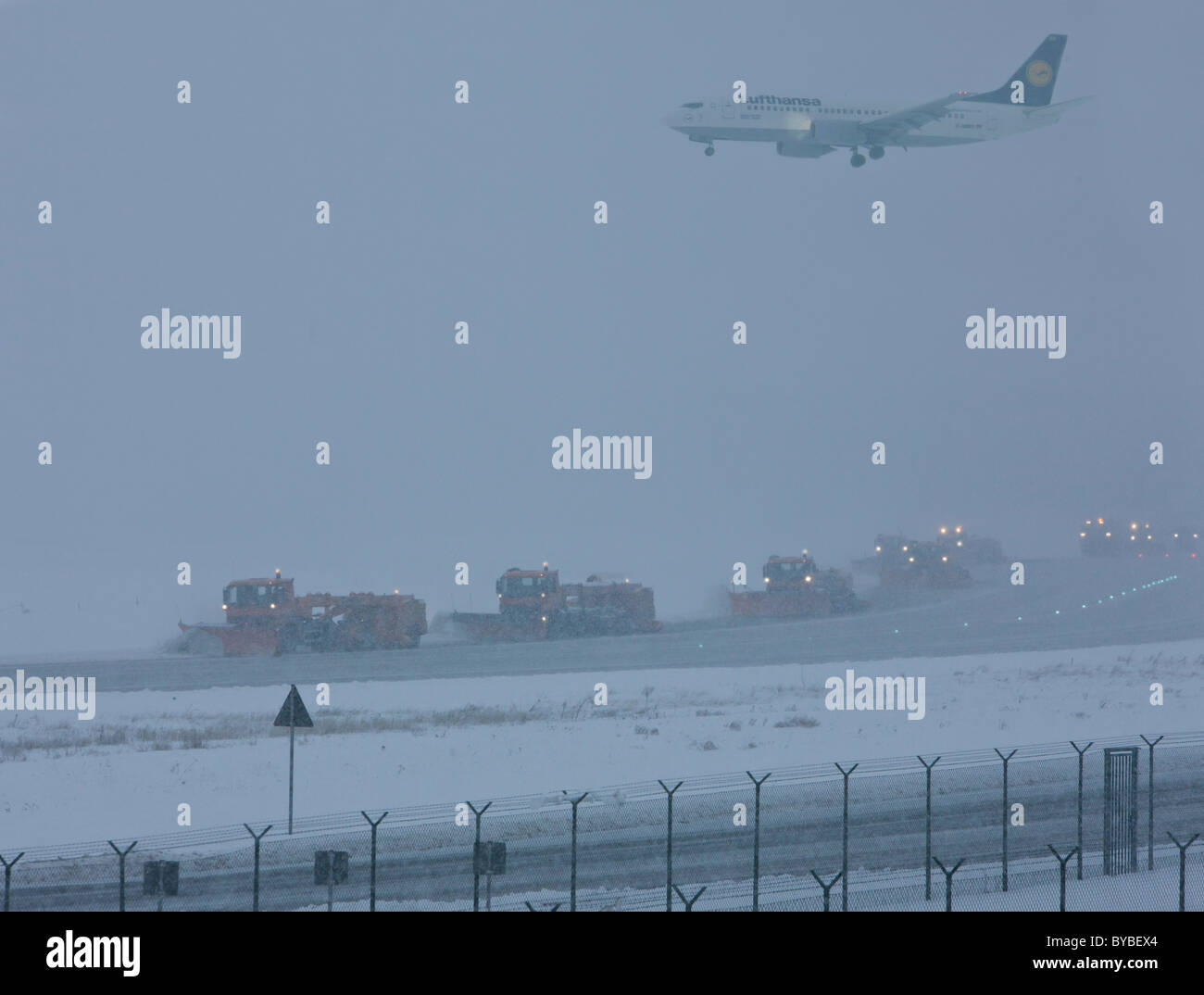 A Lufthansa machine landing in heavy snow at Frankfurt airport, snowploughs below, Frankfurt, Hesse, Germany, Europe Stock Photo