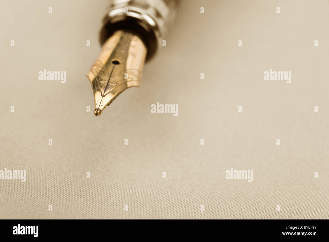 Fountain Pen close up shot Stock Photo - Alamy