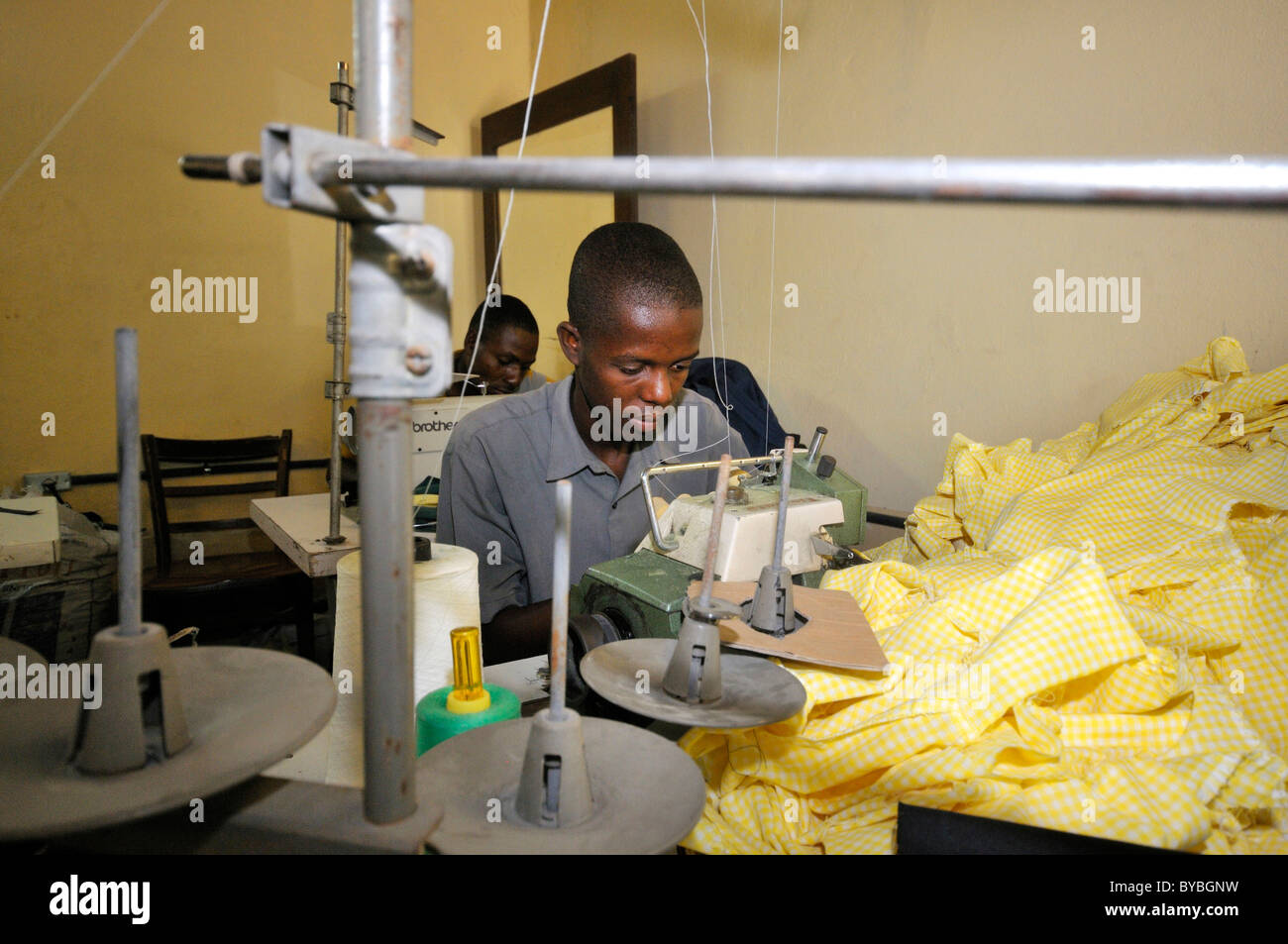 Training courses in tailoring for young people from the Cite Soleil slums, Salesian project Lakay or The House Stock Photo