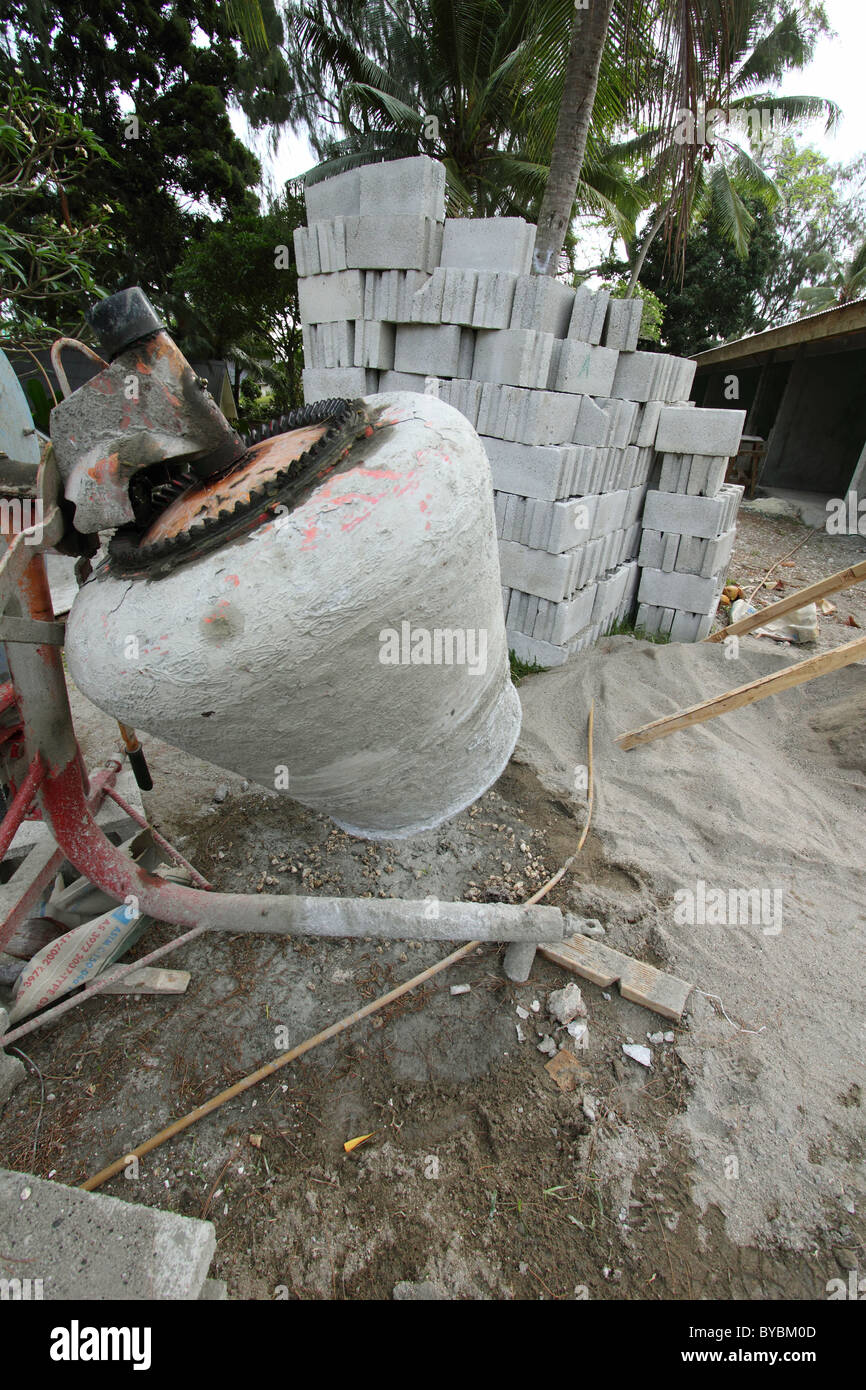 OLD CEMENT MIXER VERTICAL B Stock Photo Alamy