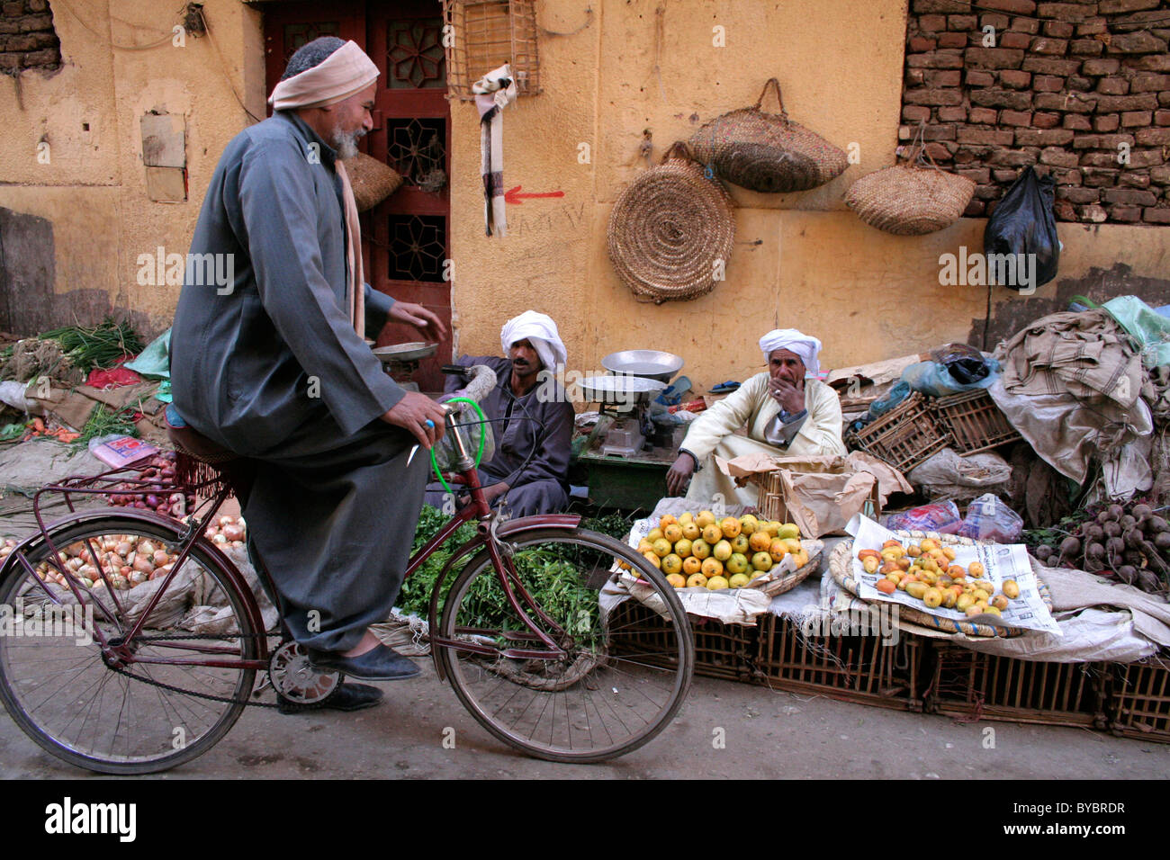 Egyptian man aswan market in hi-res stock photography and images - Alamy