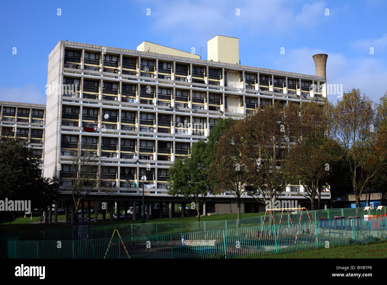 One of the Le Corbusier-inspired 'slab' blocks on the Alton Estate West, Roehampton, south London Sw15 Stock Photo