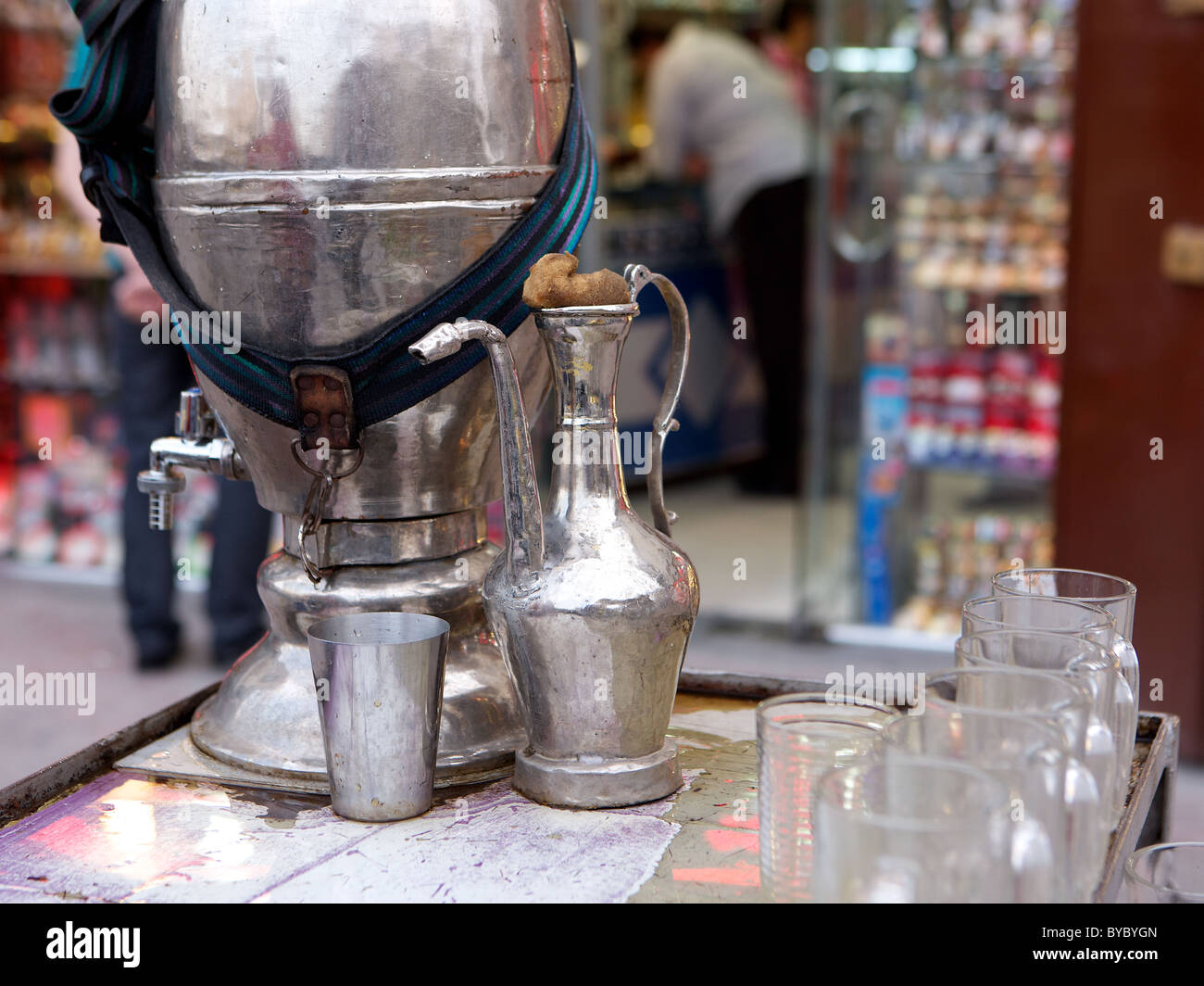 Tea urn hi-res stock photography and images - Alamy