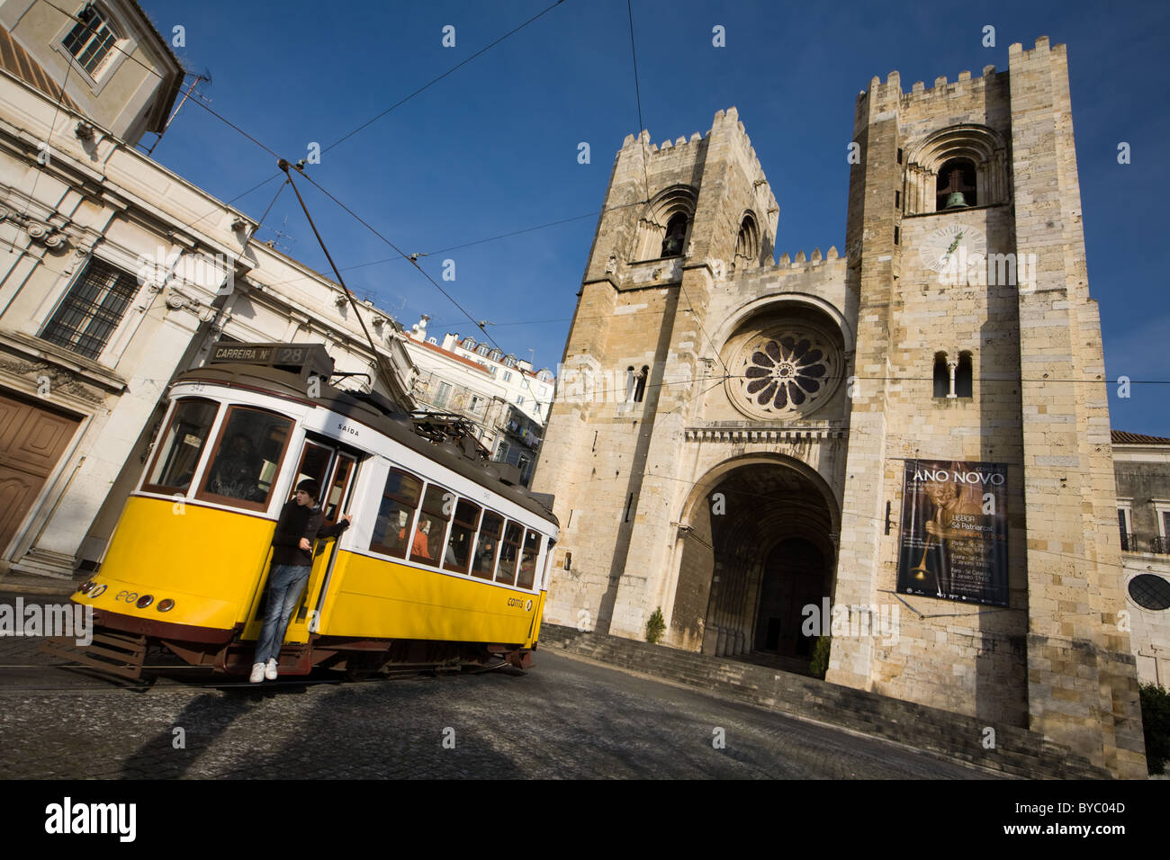 Tram 28 passes by Sé Cathedral, Alfama district, Lisbon, Portugal Stock Photo