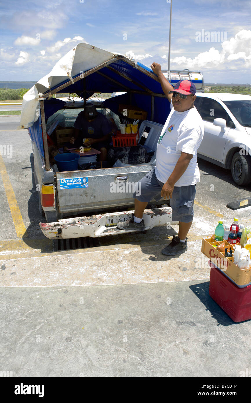 Mexicans serving food and drink from an old pick-up truck,, Cancun, Quintana Roo, Yucatán Peninsula, Mexico, Yucatan, Mexican, m Stock Photo