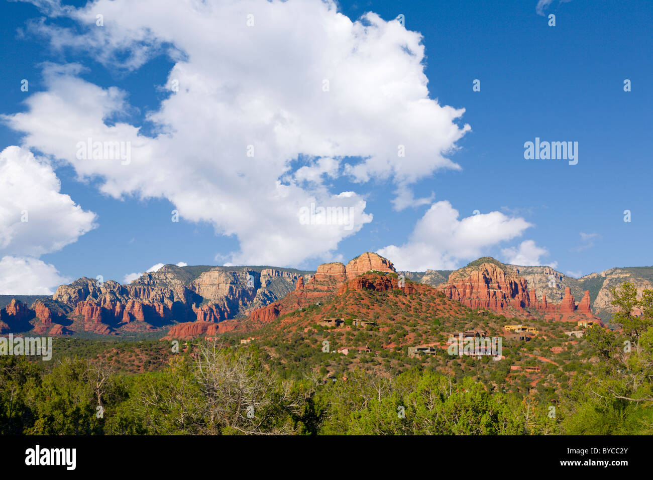 View of red rocks and homes in Sedona, Arizona Stock Photo Alamy