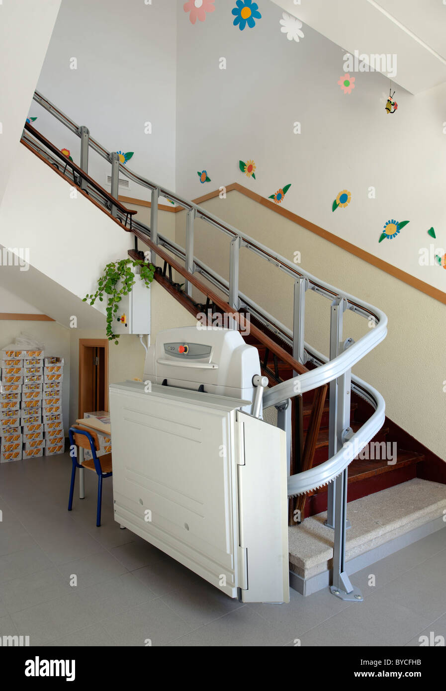 Wheelchair elevator for disabled students in a portuguese primary