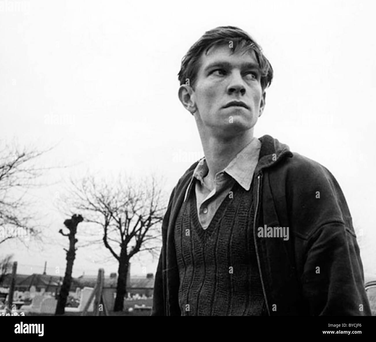 Lonely the distance. Untold loneliness fnf картинка. Tom courtenay. Loneliness of the long distance runner pocket edition cover. Одиночество бегуна на длинные дистанции.