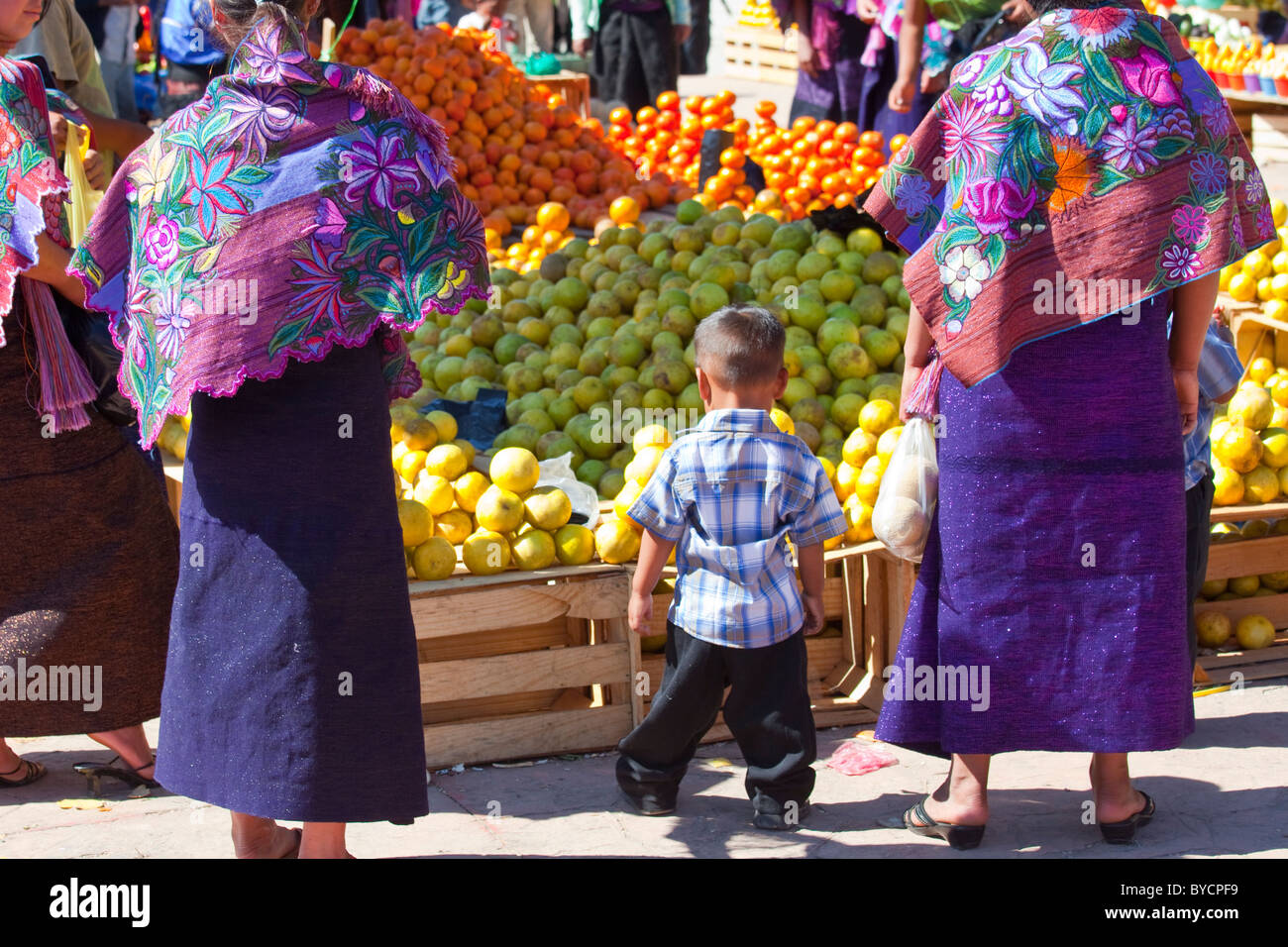 Indigenous mexican women hi-res stock photography and images - Alamy