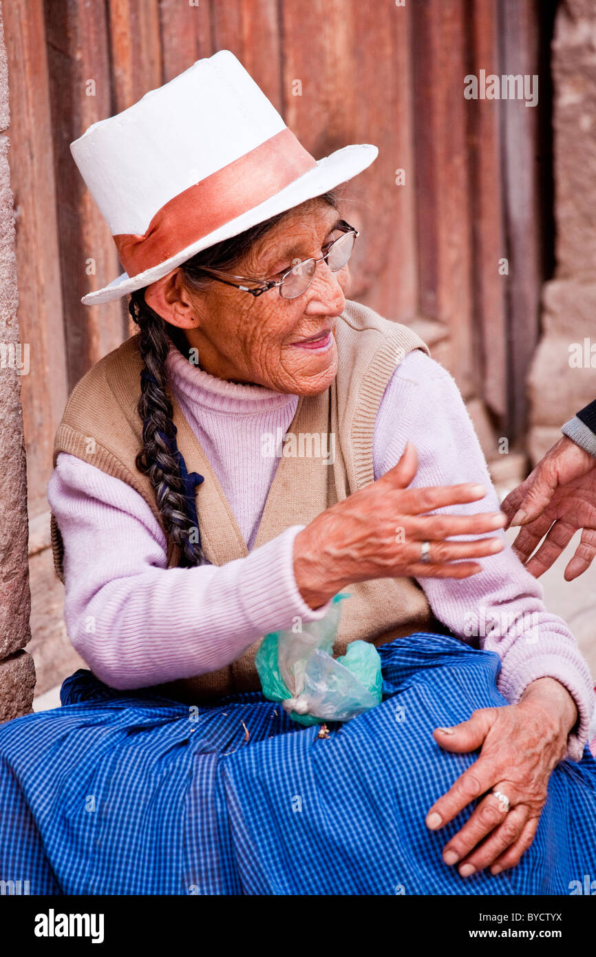 Elderly lady sat in the market at Pisac, Sacred Valley, Peru, South America. Stock Photo