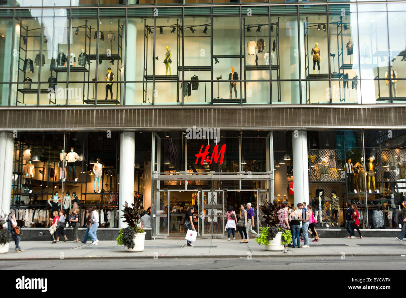 H & M on Fifth Avenue in New York City, America, USA Stock Photo - Alamy