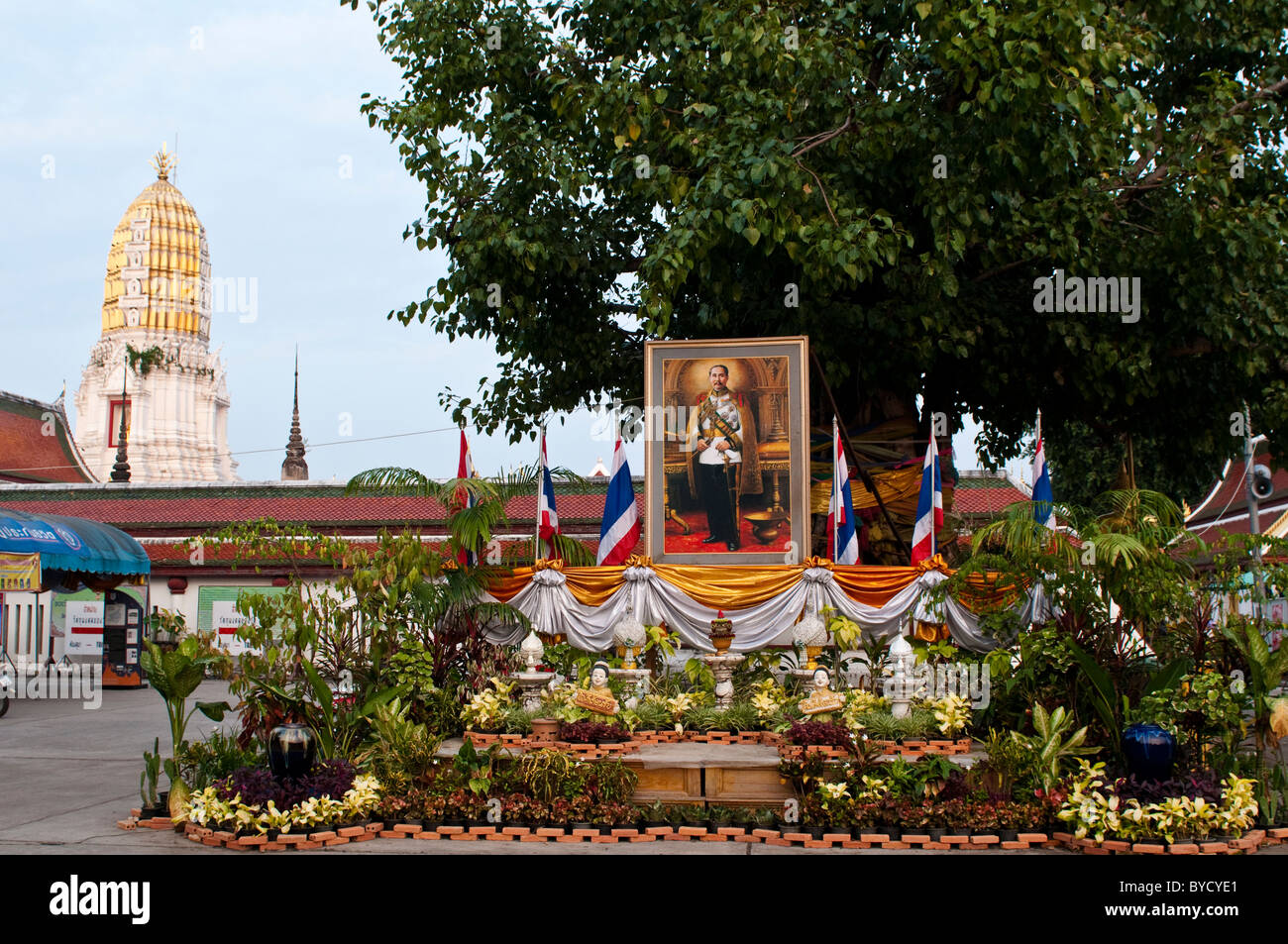 Shrine to the King, Wat Mahatat, Wat Yai, Phitsanulok, Thailand Stock Photo