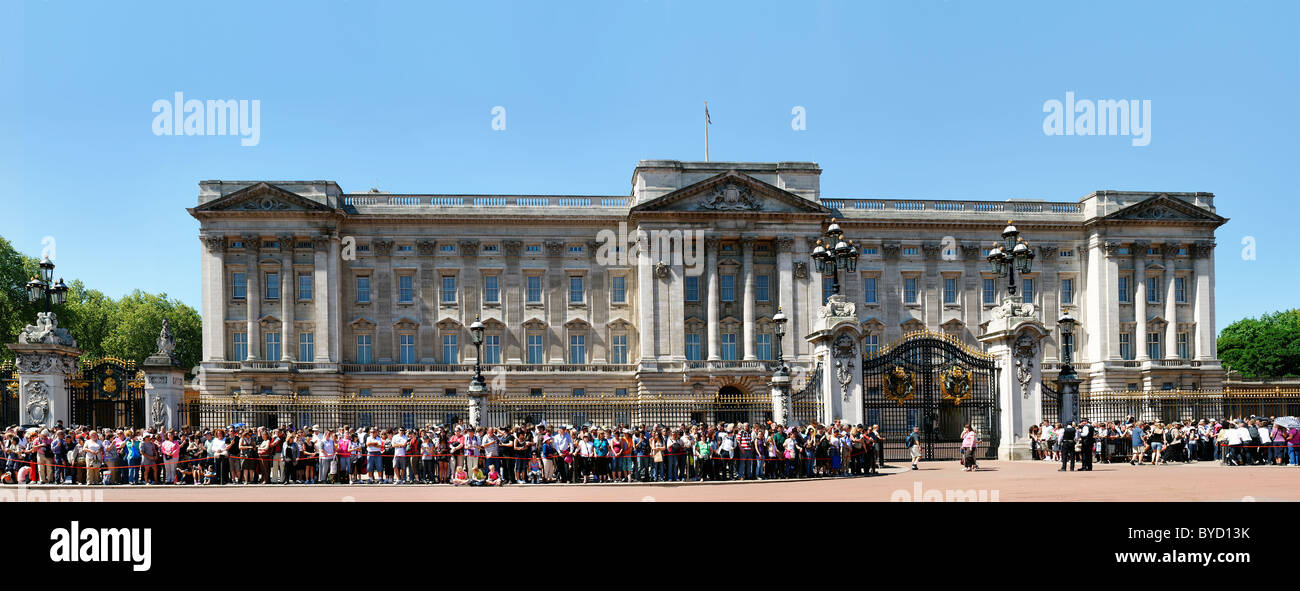 LONDON, UK - MAY 24, 2010:  Panorama view of crowds outside Buckingham Palace waiting for Changing the Guard Stock Photo
