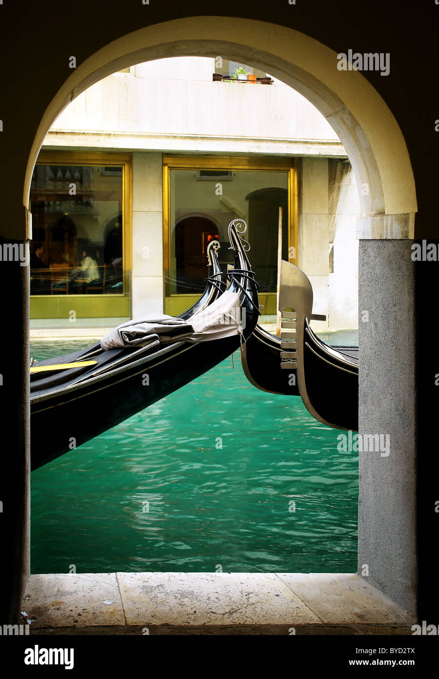 Venice gondola arch hi-res stock photography and images - Alamy
