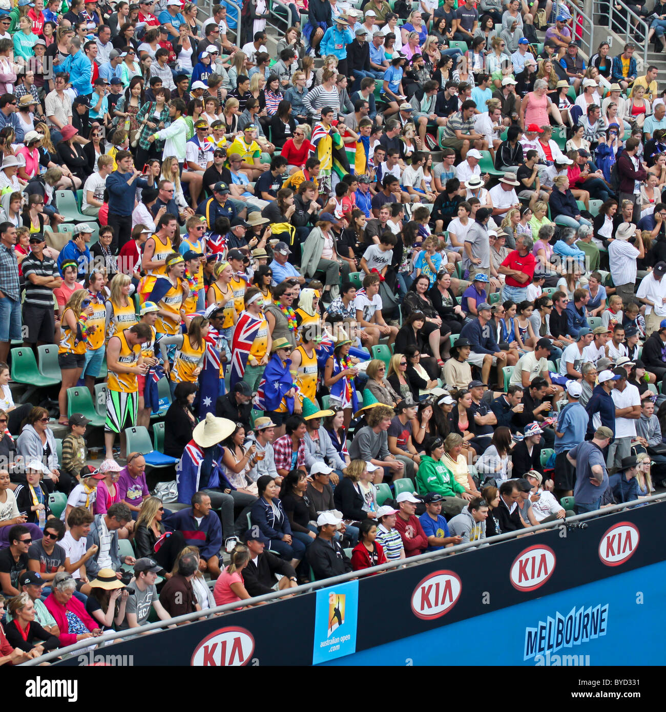 Tennis crowd hi-res stock photography and images - Alamy